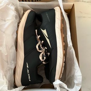 Altra Superior 5 Hiking Shoes